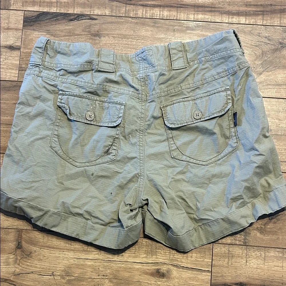 The North Face Women's Khaki Cargo Shorts - Picture 3 of 4